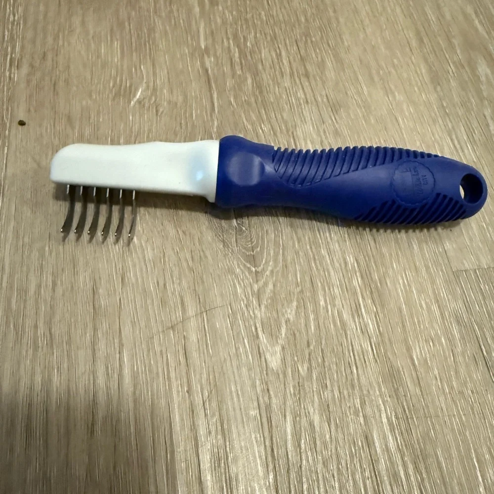 Pet brush/groomer